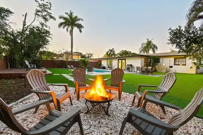 Image de 4 Bedroom Pool Oasis. Close to great Beaches & Baseball