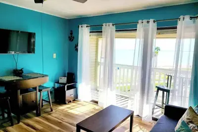 Image de Breezy Beach Front Retreat With Ocean Views - 2206