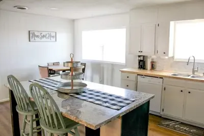 Image de High Plains Hideaway-Cozy and convenient to Ttu, Lcu, Medical District and more!