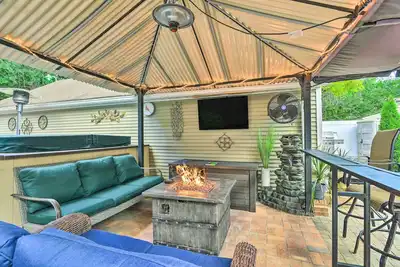 Image de Pet-Friendly Taylor Home w\/ Backyard Oasis!