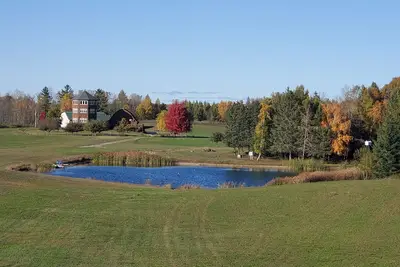 Image de Pinewoods Springs Lodge and Three Story Tower, 220 forested acres and Pond