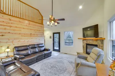 Image de 'The Eagles Nest at Alpine' Cabin w\/ Fireplace!
