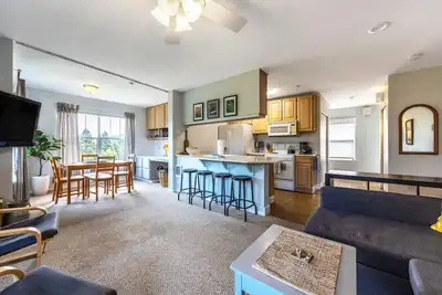 Image de Heart of Downtown! Walkable, Excellent Location, River View!