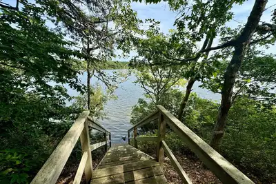 Image de Wonderful Pond Front property deep in the heart of Brewster, private, spacious and unique!