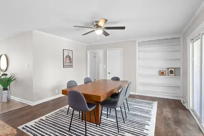 Image de Charming Remodeled home in peaceful neighborhood (pet friendly)