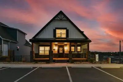 Image de Picturesque Lake Views-Free Attraction Tickets- 1 of 5 Houses-Indoor\/Outdoor Games & Pvt Hot Tub!