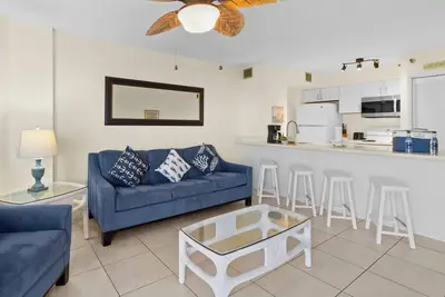 Image de Fun Beach Escapade! 2 Fantastic Suites w/ Partial Ocean View