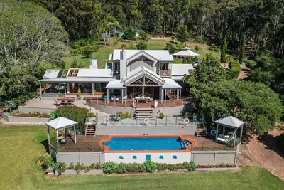 Image de Off The Grid-Celebrity Luxury