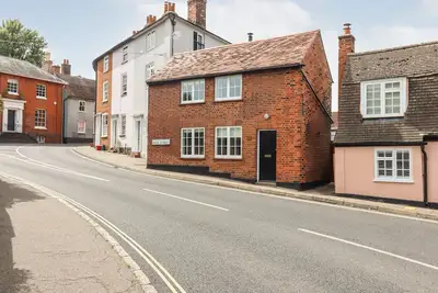 Wherry Cottage, family friendly, with open fire in Manningtree
