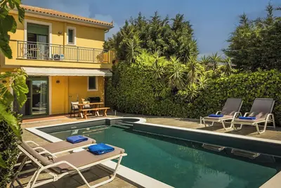Image de Beautiful villa with private pool just a short walk away from the town of Skala.