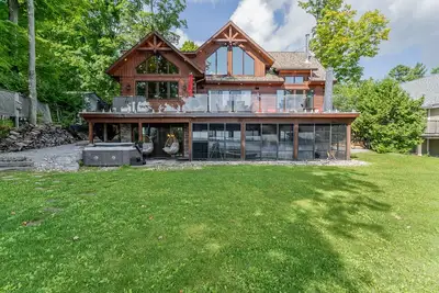 Image de Lakefront cottage golf area Bbq pool table