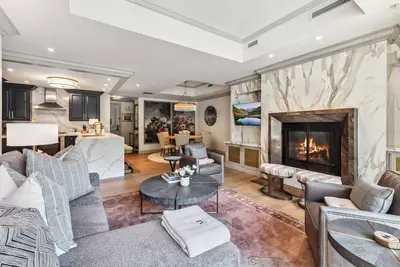 Image de Ritz-Carlton Summer Condo by InvitedHome | Hike, Bike, Hot Tub, Golf