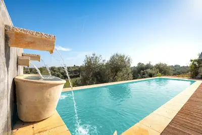 Image de Maison de vacances 'Lamia with Pool' avec piscine partagée, Wi-Fi et climatisation