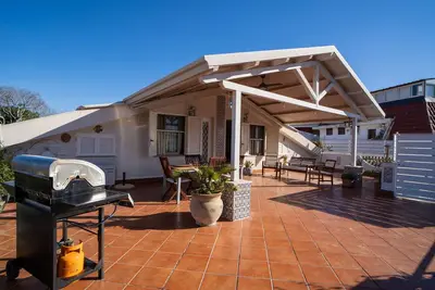 Image de Maison de vacances \"Giugiò\" avec vue sur les montagnes, terrasse et climatisation.