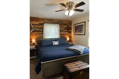 Image de Cheerful 3 bedroom home close to everything!