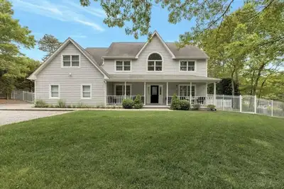 Image de Picturesque 5 Bedroom Hamptons Villa with pool 3 min from beach