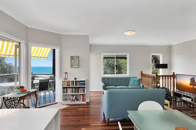 Image de Bright'n'breezy with ocean views, central to all Point Lookout has to offer.