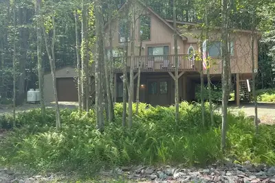 Image de Chalet in the poconos with a Golf Course, lake and beach in a gated community
