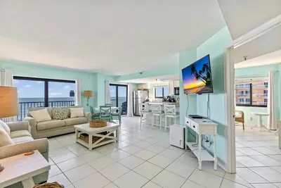 Image de Oceanfront Penthouse! Pool, Hot Tub, Beach Access