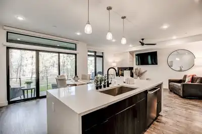 Image de River West Ptarmigan Peak Condo: Upscale Riverfront Retreat