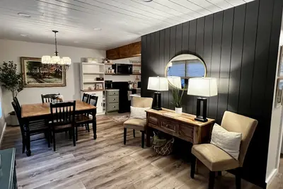 Image de Pine Haven Modern Mountain Getaway w\/Hot Tub