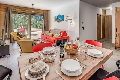 Image de Rez-de-chaussée, vue dégagée, terrasse, parking, télévision, casier à ski, 72m²
