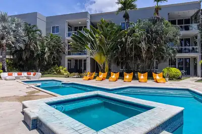 Image de Stunning New Condo at Eagle Beach! Great Amenities