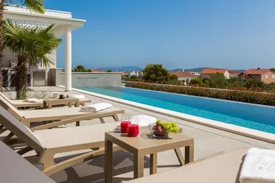 Image de Maison de vacances Vodice pour 1 - 10 personnes avec 5 chambres à coucher - Maison de vacances
