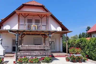 Image de Appartement de vacances Balatonmáriafürdõ pour 1 - 6 personnes avec 3 chambres à coucher - Apparteme