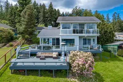 Image de Waterfront 3br\/2ba Mt Rainier Views, Private Beach
