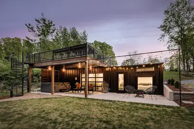 Image de The Green Creek Shipyard | Hot Tub, Sauna, Fire Pit + Private Pond!