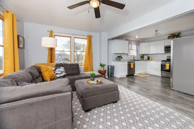 Image de Adorable Home Next to So Much!