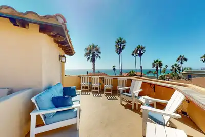 Image de Beautiful 2-story condo near the beach with rooftop deck, gas grill, ocean views