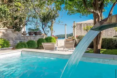 Image de Owner\/ Luxury Villa Next to the City Walls for 8 Persons with Pool\/Sauna\/Gym