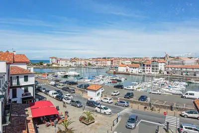 Image de Centre historique de Ciboure, proche port, commerces et marché