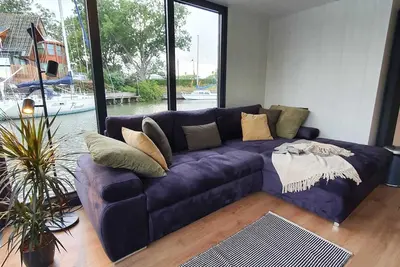 Image de Stylish, Brand-new Houseboat in Monnickendam, Near Amsterdam