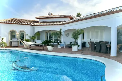 Image de 400 m2 dream villa / 180 degree panoramic sea view, in top location!