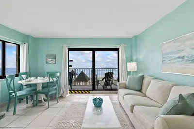 Image de Updated Ocean Front Condo | Aquamarine Suite 201