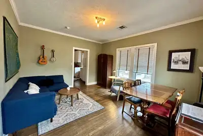 Image de Historic Bungalow in Central Austin- minutes from Ut and downtown