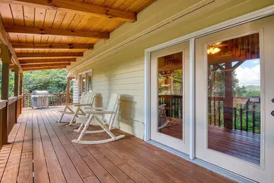 Image de Winter Ski Cabin w\/Hot Tub\/Porch Bar\/Game Room\/Theatre & Views!