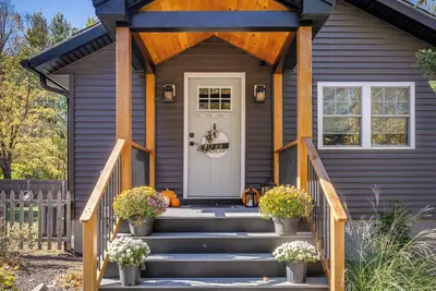 Image de 3br House w\/ backyard 5 min to Beautiful Downtown Wolfeboro