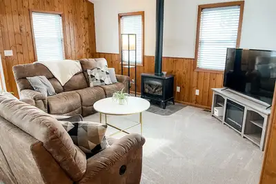 Cozy Home-Close to Lake & Centrally Located!