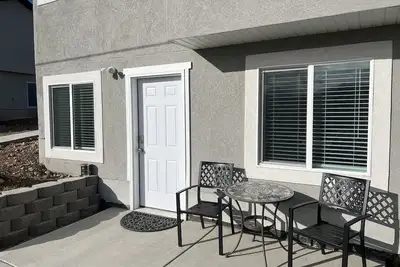 Image de Perfect Little 2 Bedroom Basement apartment