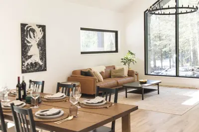 Image de Beautifully Designed 4 Season The New Casa Noir