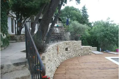 Image de Maison de charme semi-troglodyte avec piscine