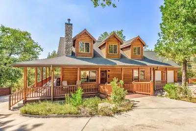 Image de Bass Lake Log Home - Dog Friendly!