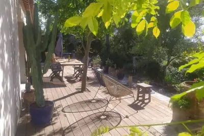 Image de Chambre Bohème dans villa avec piscine et jardin paysagé,