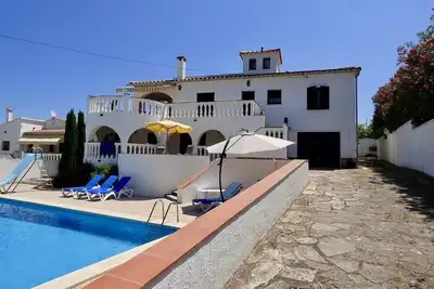 Image de Apartment with Big Private Garden/Pool/Wifi - Bassegoda