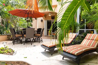 Special Sept. Rate! \n Cozy 3 house, close to the beach, w/private pool and Bbq