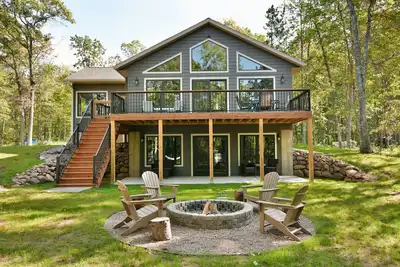 Image de Beautiful new cabin available to rent!